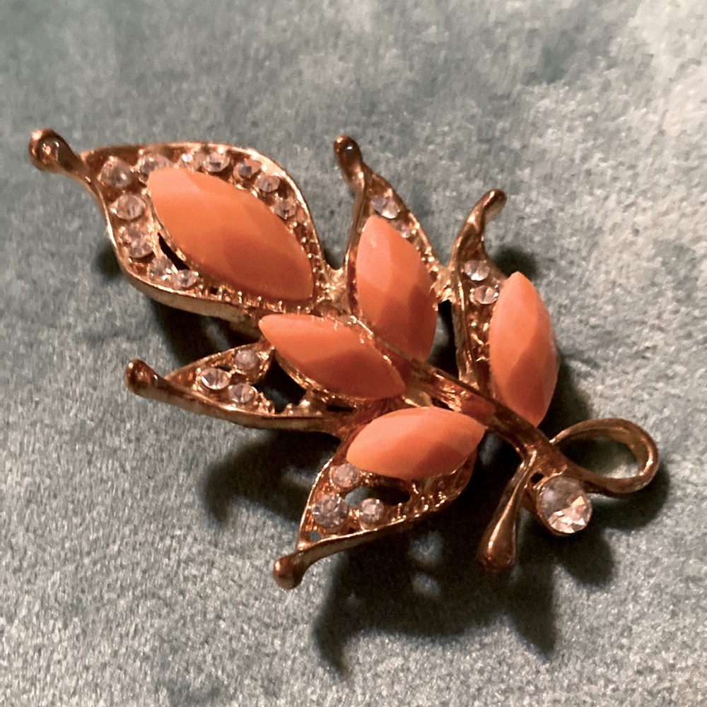 Fashion Leaf Brooch with Coral Pink Stones